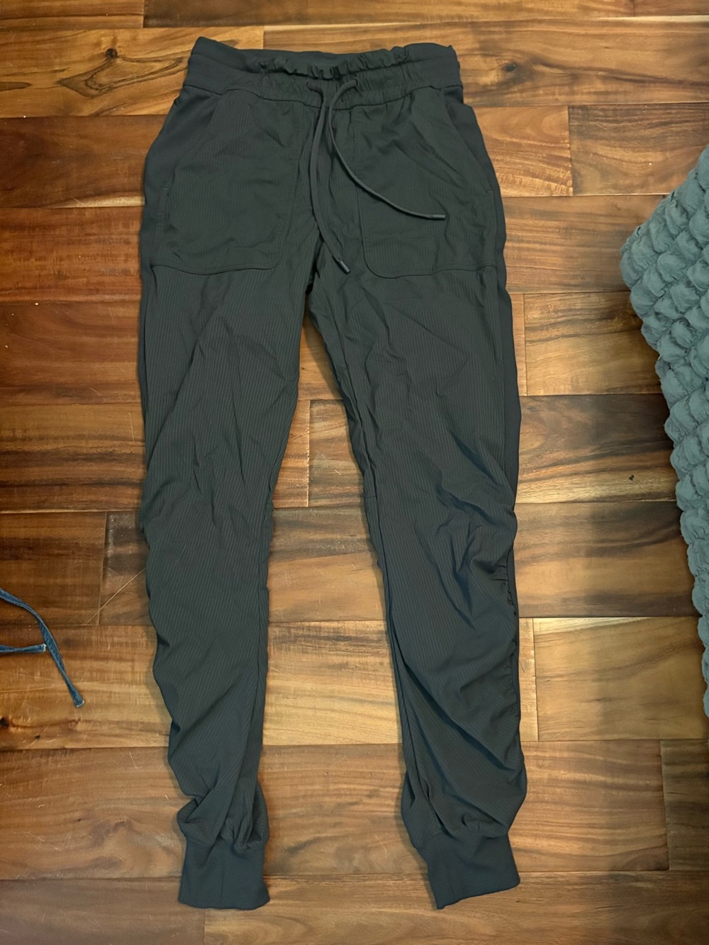 Lululemon gray Jogger Pants Size 4 Lightweight Ribbed Athletic Travel (0446)